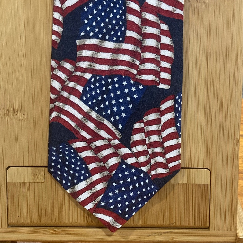 Vintage America Patriotic Flag Tie